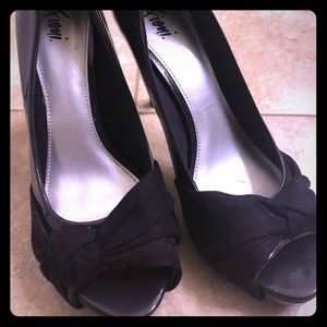 Fioni Size 8 Shoes. Dark Purple. Look Black